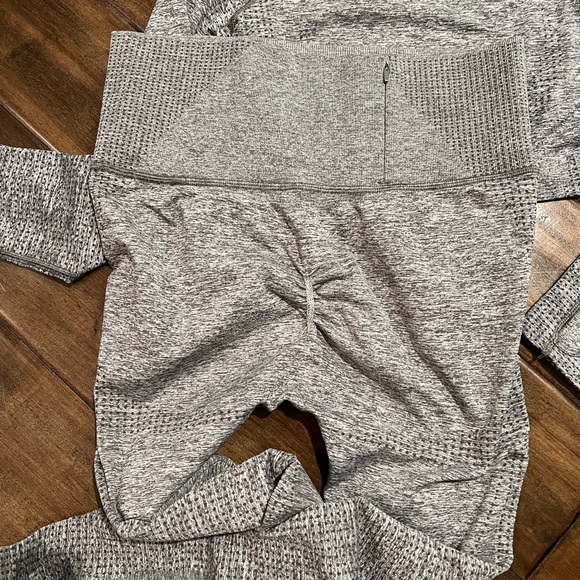 Gymshark Leggings and Crop Top - Picture 2 of 6